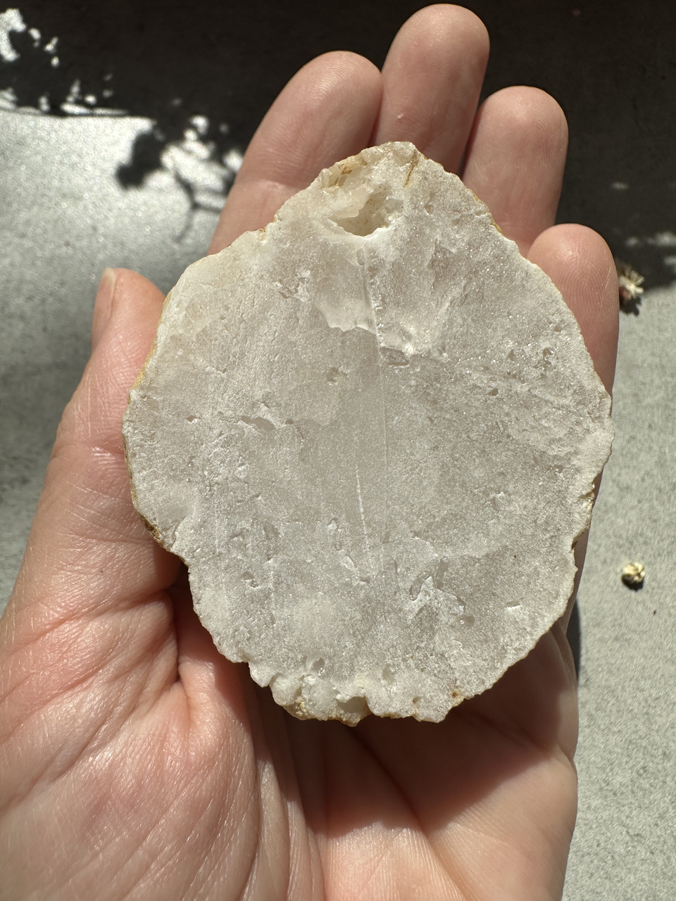 Агатова жеода, натуральний мінерал з кристалами всередині, розмір 63*51*33, вага 109 грамів. Бразилія, фото 1