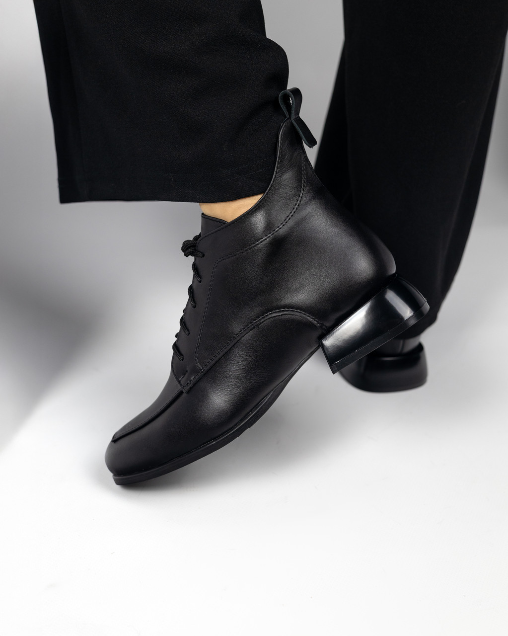 Черевики шкіряні жіночі на маленькому підборі 3 см чорні  41 р-р, фото 1