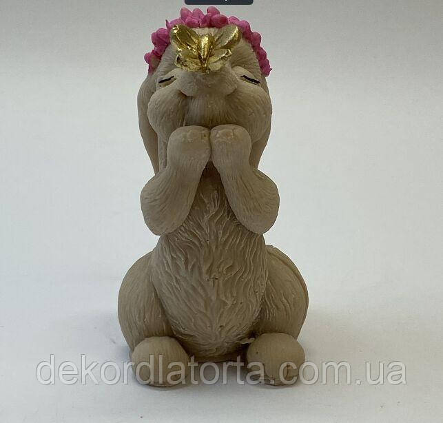 Шоколадна фігурка Зайка бєж з метеликом