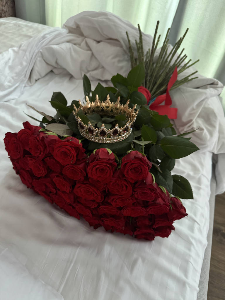 Корона для торта золота з бордовим камінням прикраса на торт принцесі, королеві, на день народження - фото покупців 1