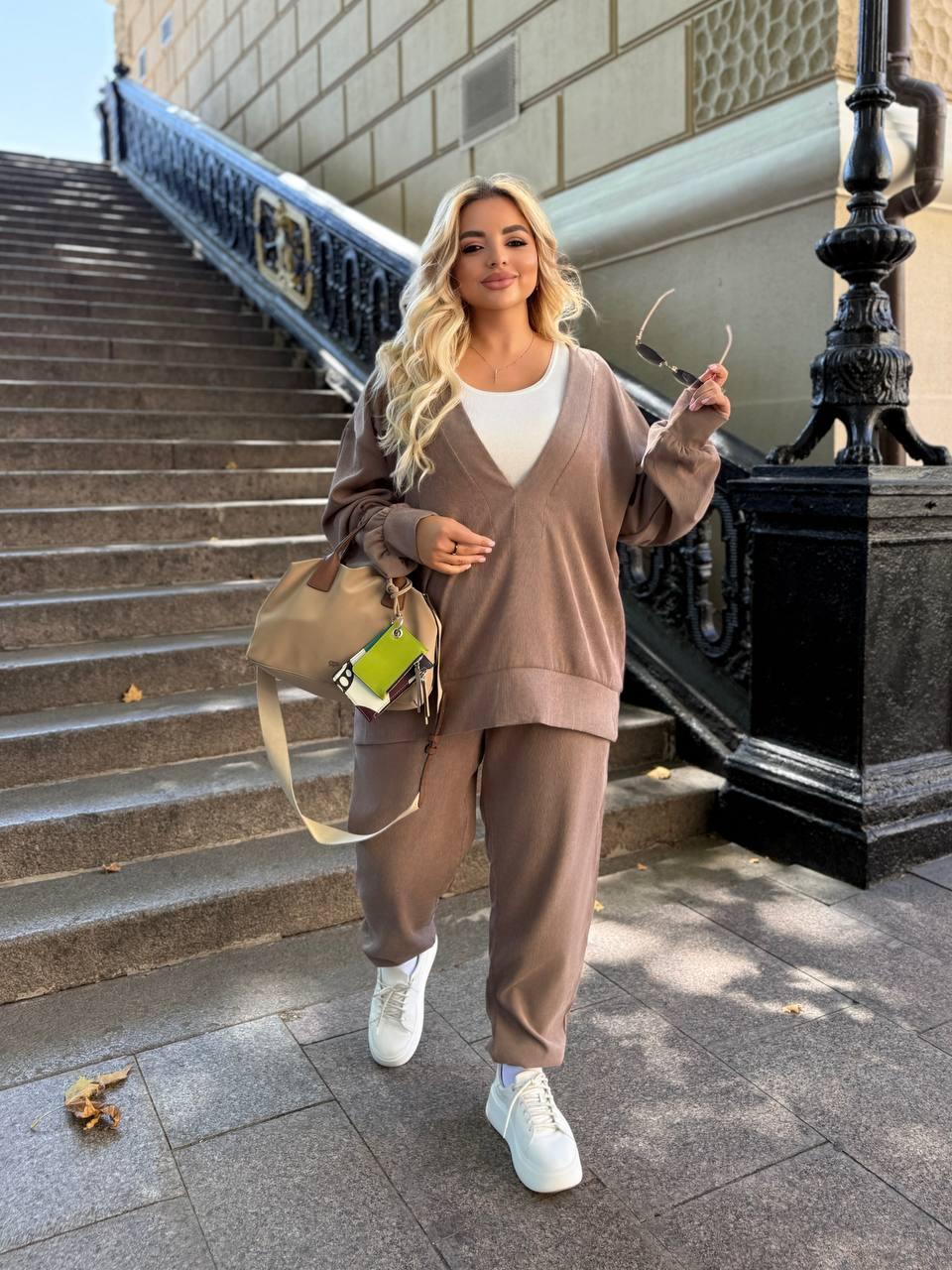 Жіночий вельветовий костюм трійка великого розміру plussize 48-62 світшот майка і джогери, фото 1