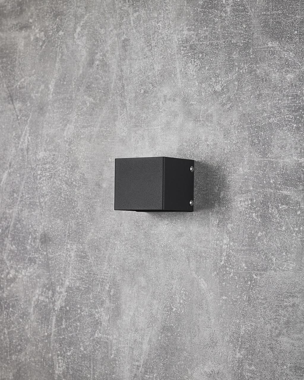 Настінний світильник на 1 лампочку чорний SV1007-1 BK