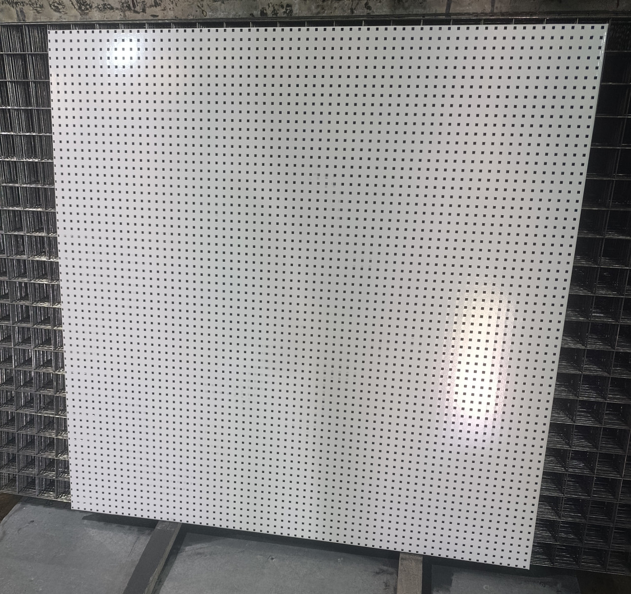 Металевий перфораційний лист (панель) с загибом білого кольору 100*100 см, фото 1