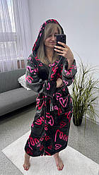 Затишний довгий жіночий халат на запах з капюшоном та кишенями принт серця Xmd06