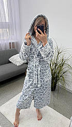 Плюшевий жіночий халат на запах з капюшоном та кишенями принт серця Xmd08