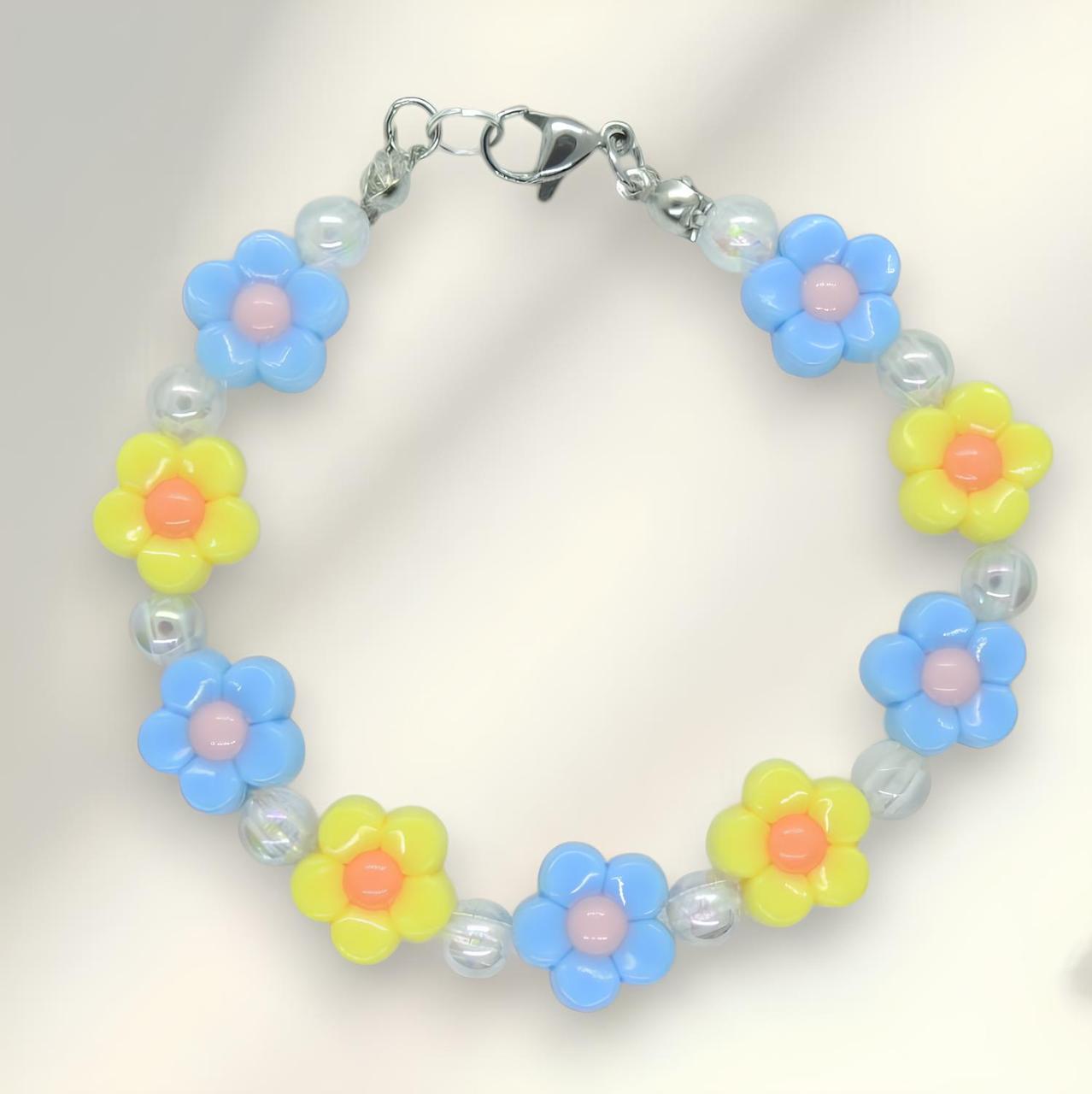 Елегантний браслет для дівчини або дівчинки з квіточками жовтого і блакитного кольорів, яскраві намистинки, сріблястий, фото 1