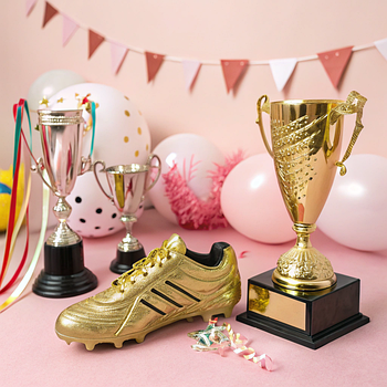 Нагороди, кубки, статуетки