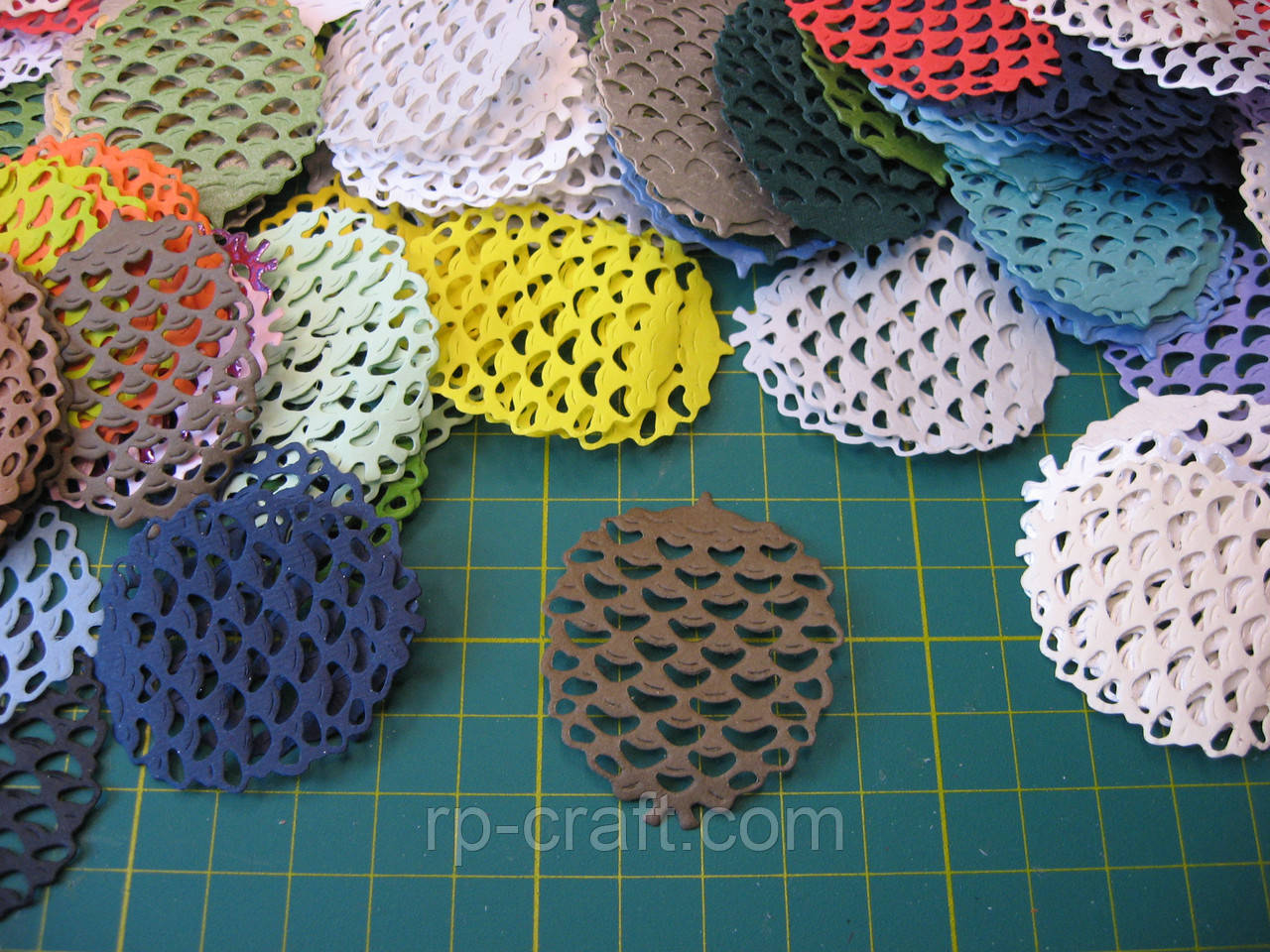 Вирубка з паперу. Шишка, 20 штук,40х46 мм, фото 1