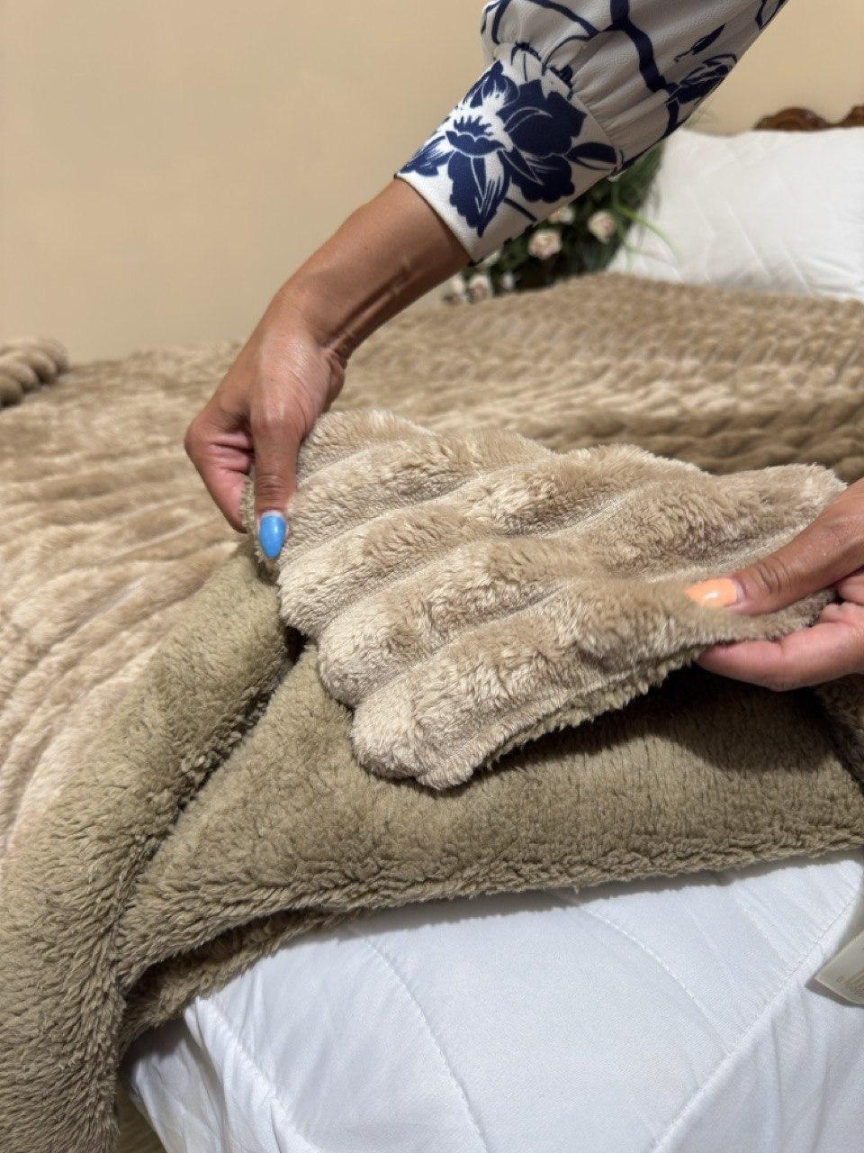 Двосторонній плед "Шарпей" на овчині 200х220 бежевий, фото 1