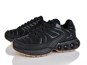 Чоловічі чорні кросівки з рефленою підошвою