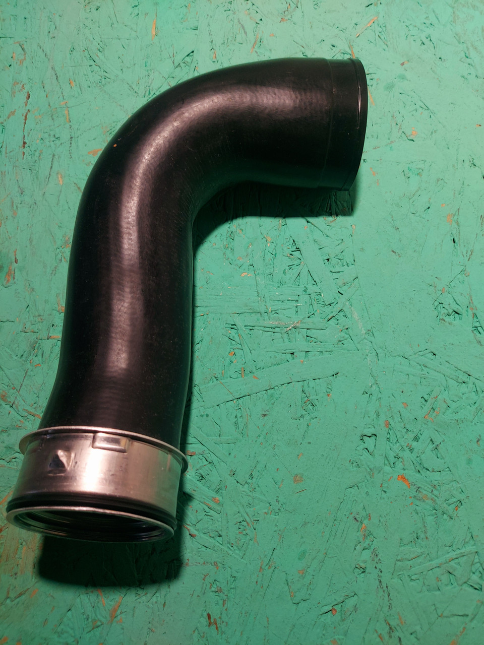 Патрубок інтеркулера правий AUTOTECHTEILE 100 5258 MERCEDES VITO 03 ->