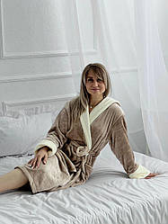 Затишний жіночий довгий халат на запах з капюшоном та кишенями Xmd12