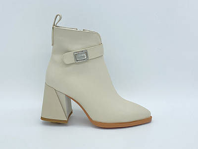 Черевички із еко-шкіри. Ботільйони. Маленькі розміри (33, 34, 35).