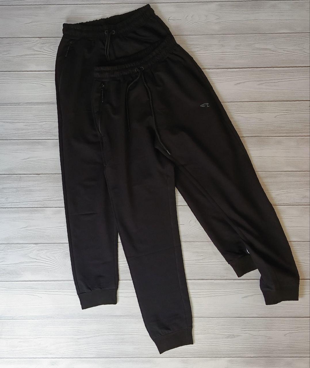 Стильні однотонні чоловічі спортивні штани чорного кольору, фото 1