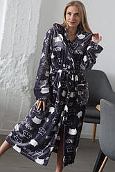 Плюшевий жіночий халат на запах з капюшоном та кишенями принт котики Xmd23