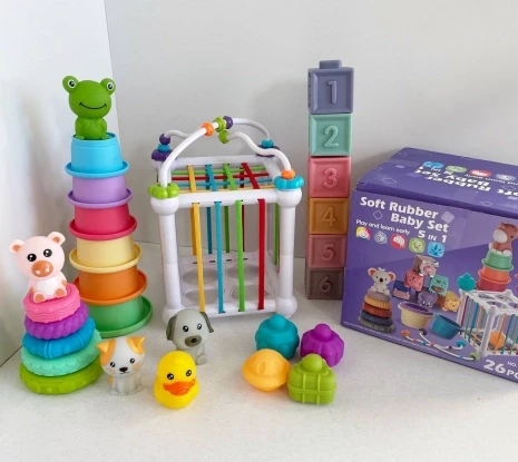 Набір для раннього розвитку 6 в 1 з пірамідкою та кубиками  Розвивальний куб і пірамідка з резинками з пальчиковим театром, фото 1