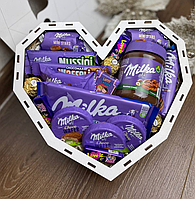 Солодкий подарунковий набір серце Подарунок дівчині коробка із солодощами Солодкий бокс на свято Подарунковий бокс