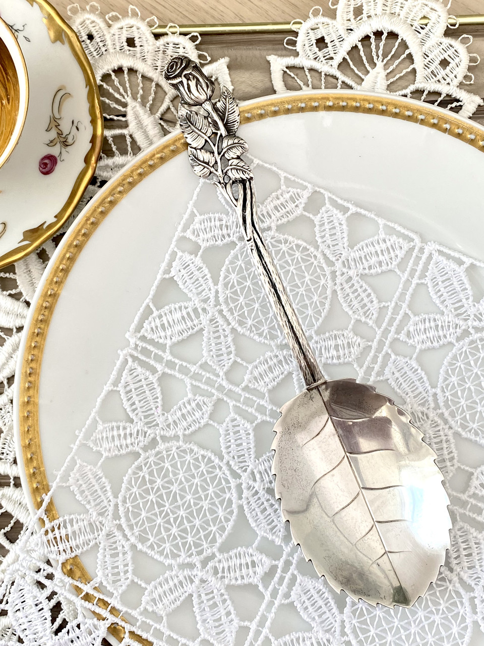 Сервірувальна срібна ложка з трояндою Хільдесхаймська Троянда, срібло, Christoph Widmann, 800проба, Німеччина, фото 1