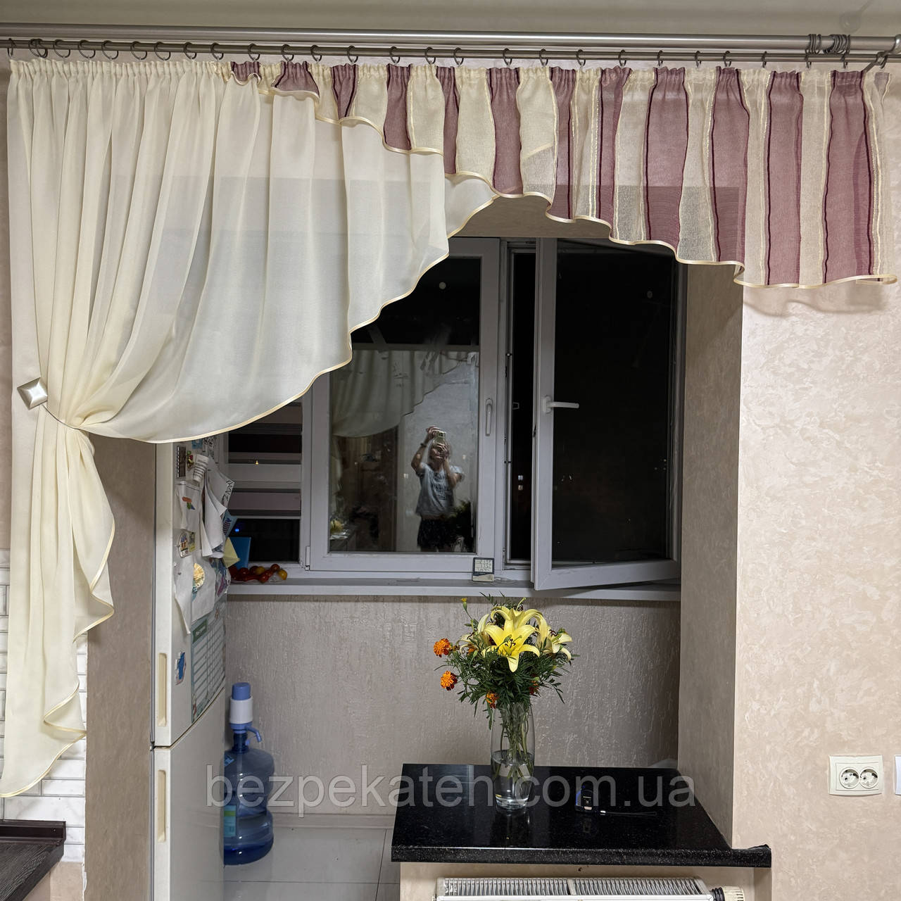 Коротка готова асиметрична тюль на кухню до підвіконня на один бік, фото 1