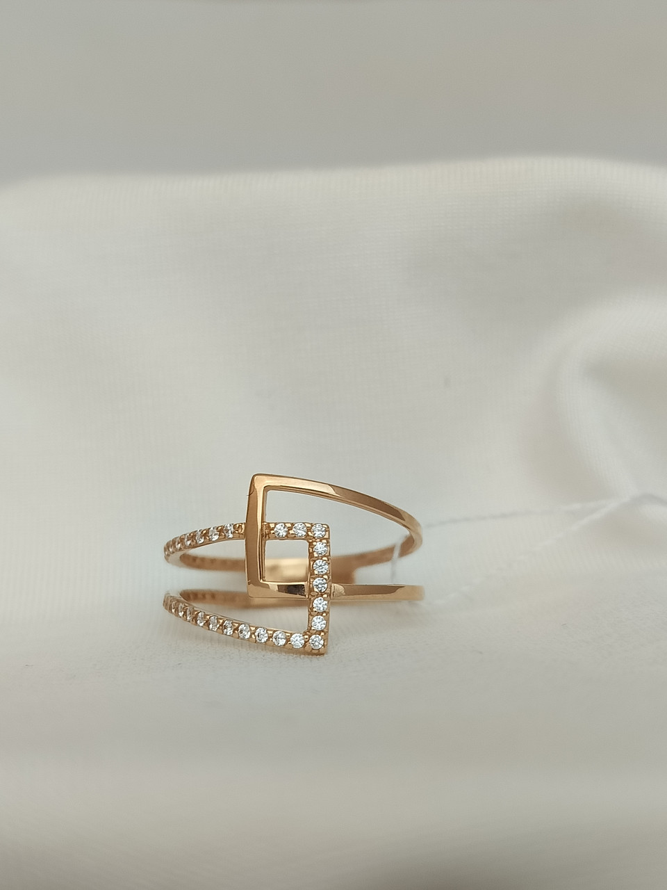 Золоте кільце з цирконієм