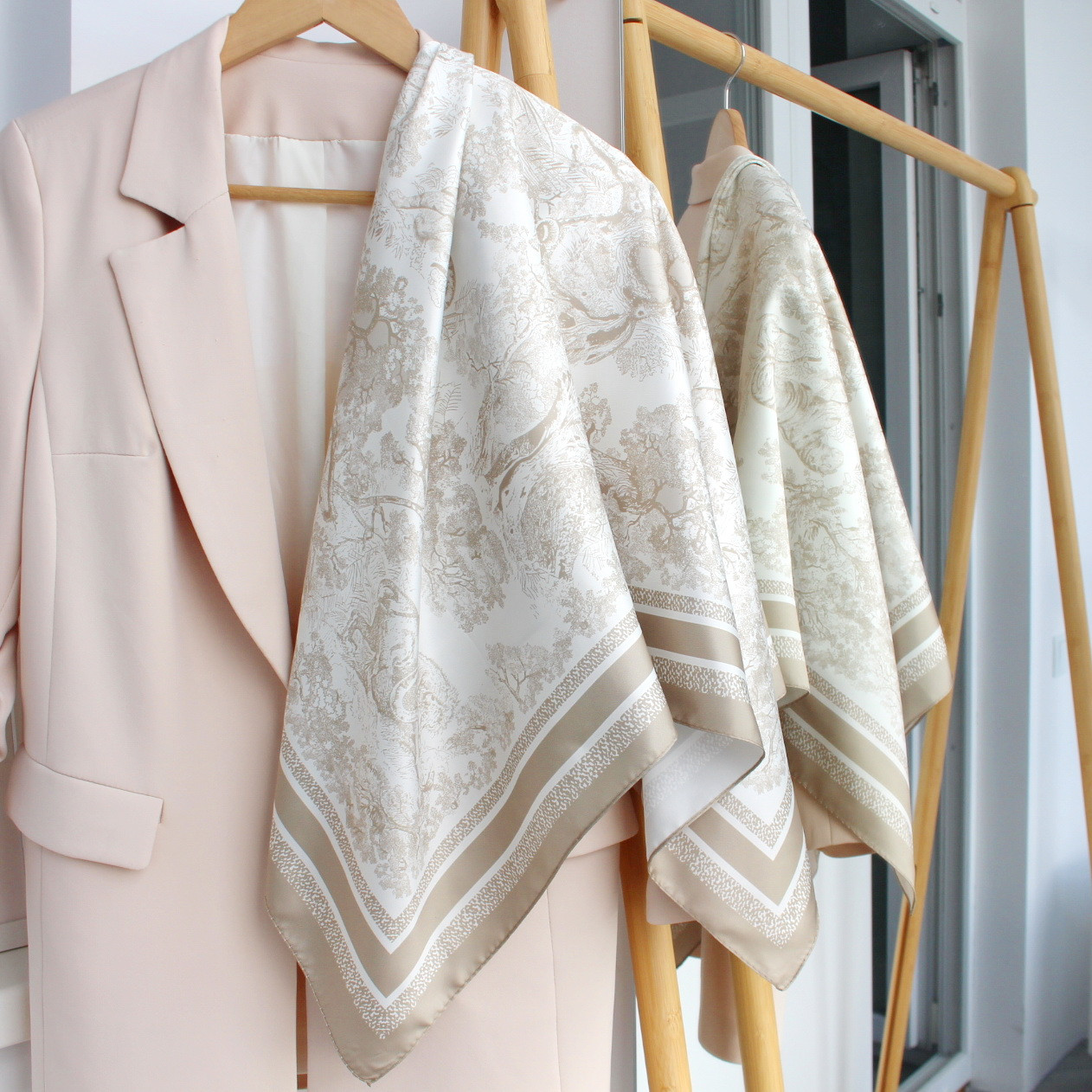 Хустка атласна "Мішель савана" бежева 234021, фото 1