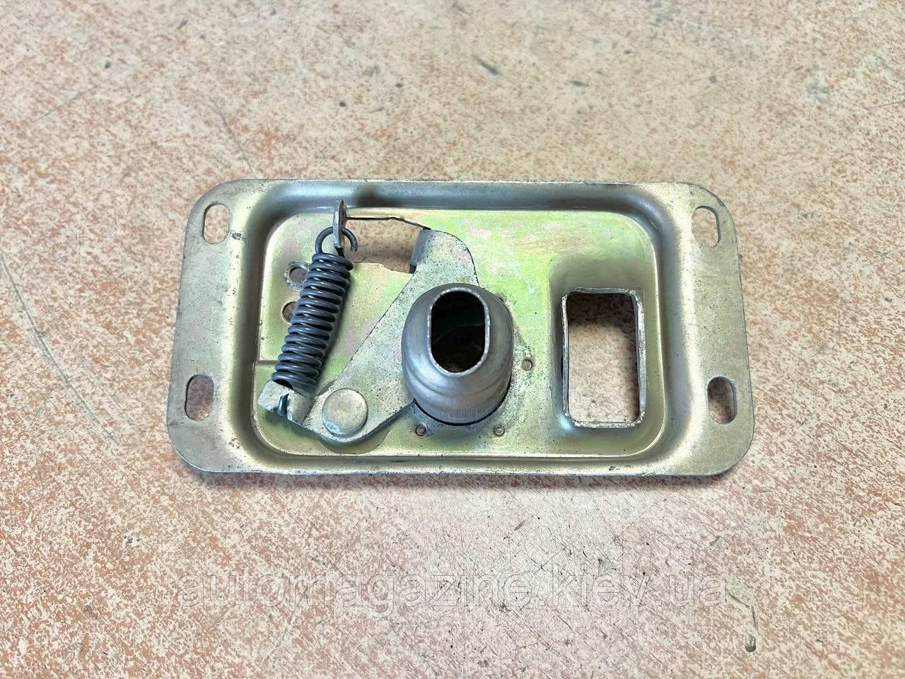 Замок капота Волга (майданчик), фото 1