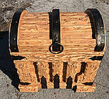 Дерев'яна скриня під старовину світла з металевими накладками, фото 4