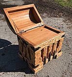 Дерев'яна скриня під старовину світла з металевими накладками, фото 7