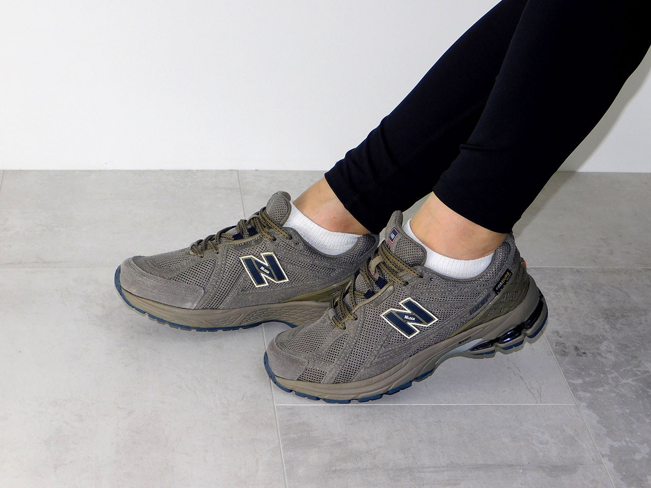 Кросівки жіночі Нью Беланс шкіра + текстиль коричневі, фото 1