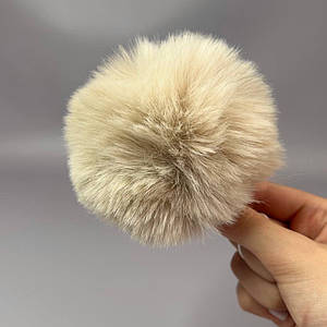 Помпони з еко-хутра фарбовані 9 см - бежевий світлий