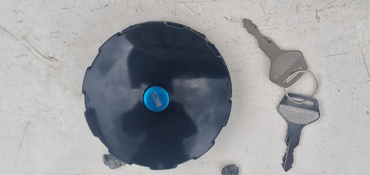 Ж мотоцикл Пробка бака чорна з ключем ІЖ, фото 1