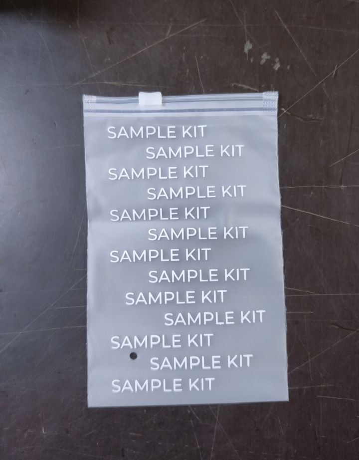 Матовий SLIDER пакет 10x16 см з білим замком Компактні поліетиленові пакети зі слайдером і логотипом, фото 1