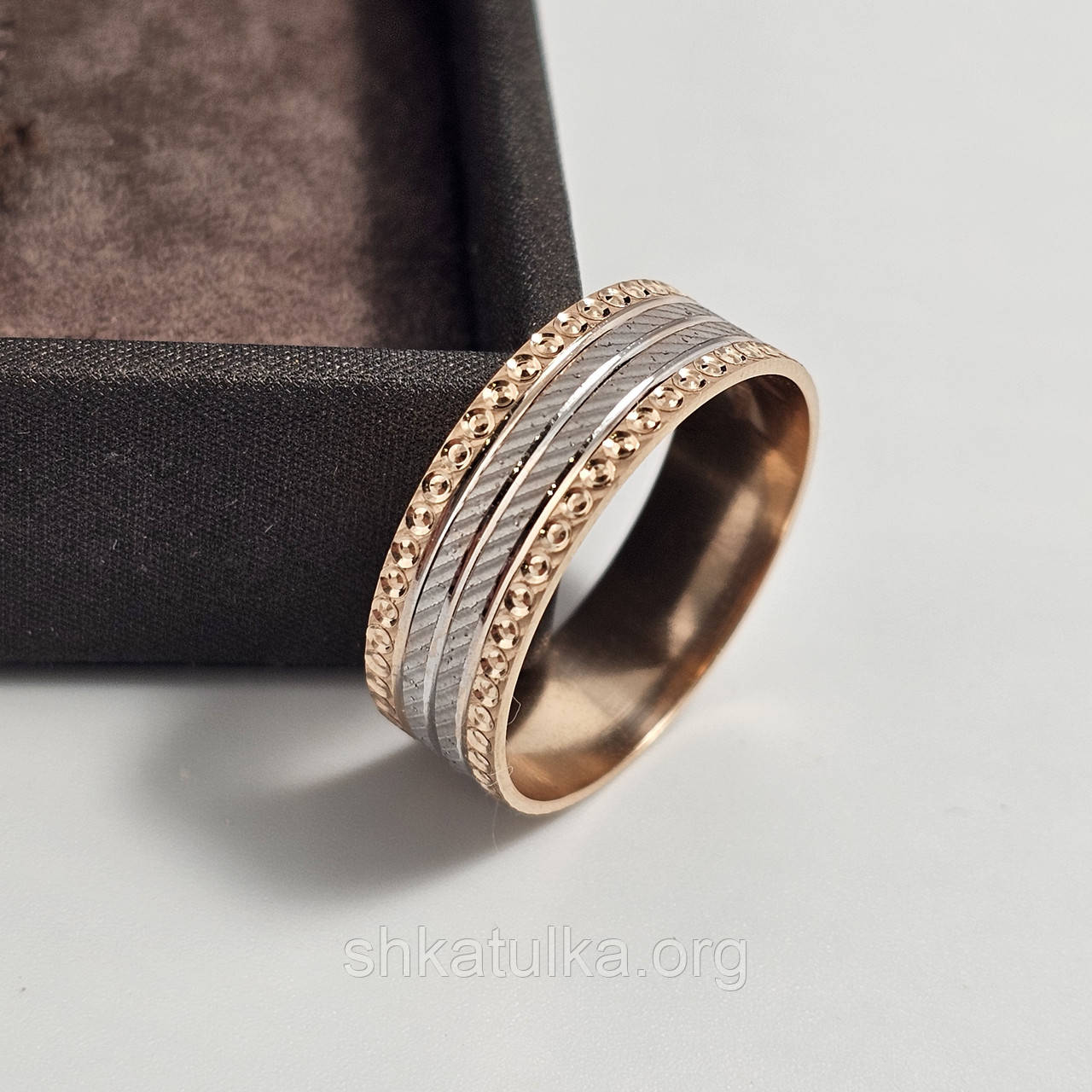 Обручка з комбінованого золота з діамантовою гранью, фото 1
