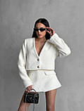 Жіночий стильний пухнастий костюм з кропом-жакетом та спідницею-шортами, фото 2