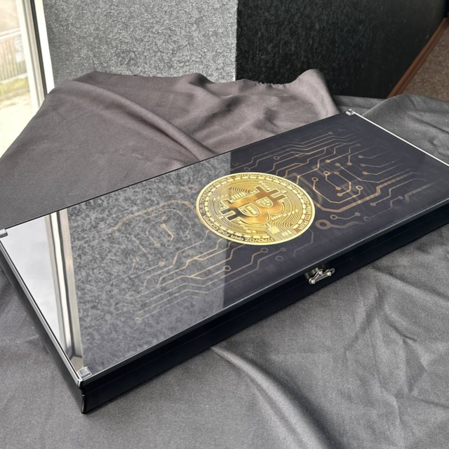 Нарди зі скла, Біткоїн