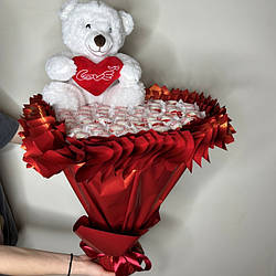 Букет з цукерок у формі серця Raffaello з м’якою іграшкою солодкий подарунок