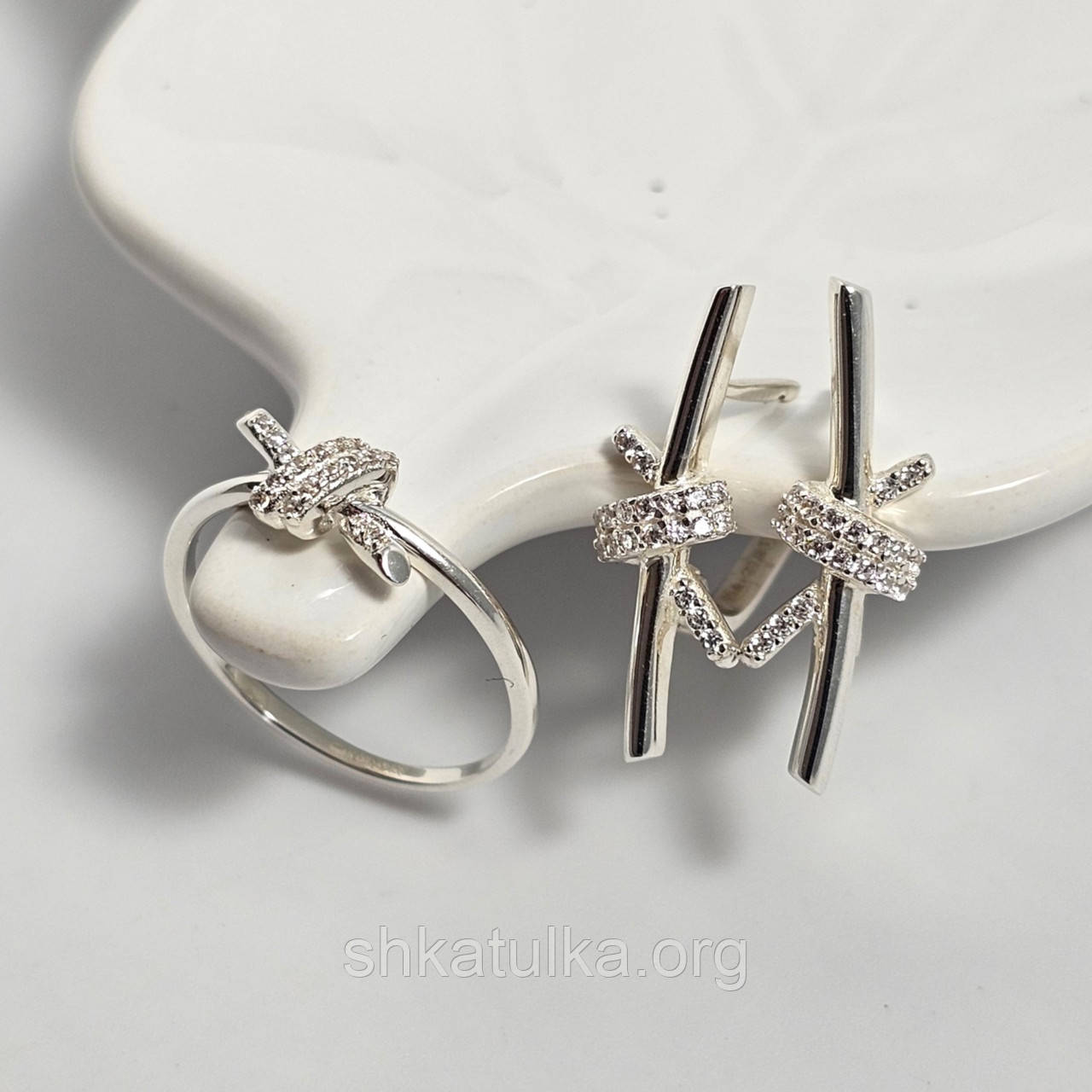 Комплект каблучка та сережки срібло з білими каменями цирконами