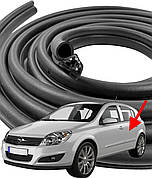 Ущільнювач задньої двері Opel Astra H 2004-2011