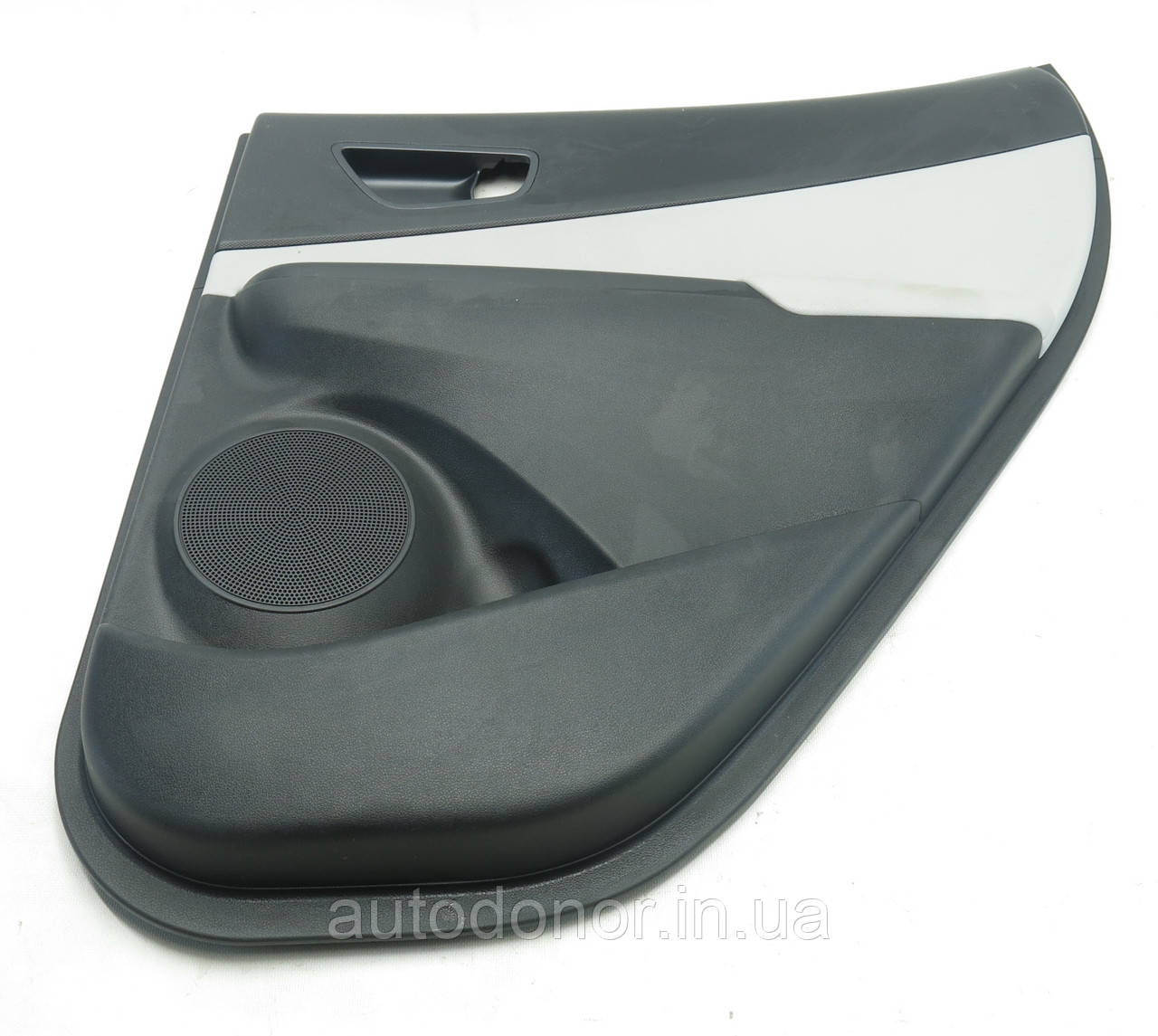 Карта двері задня права беж Nissan Ariya (22-) 82900-5MP1B