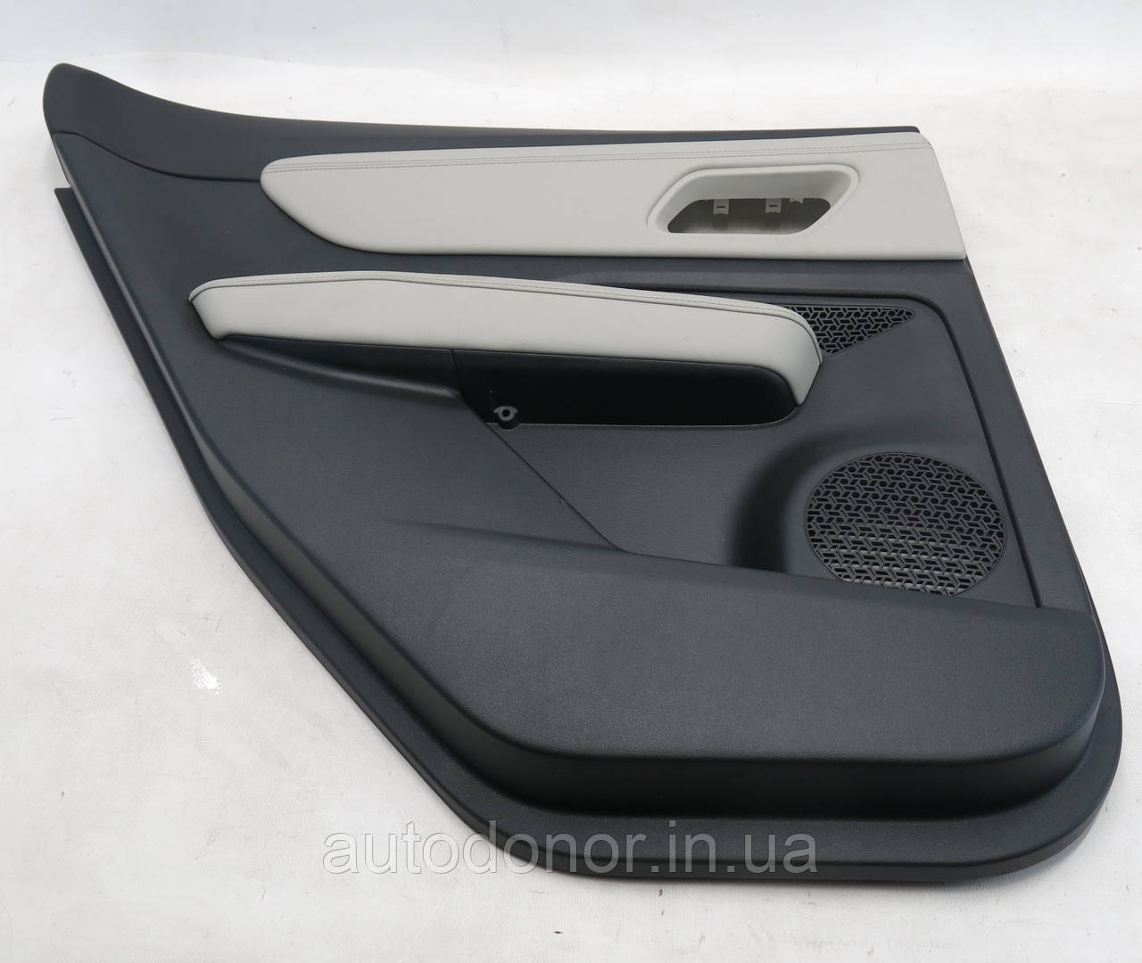 Карта двері задні ліва беж Nissan Ariya (22-) 82901-5MP2B