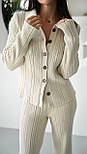 Жіночий в'язаний костюм із кардиганом на ґудзиках і штанами — стильний трикотажний комплект casual chic, фото 2