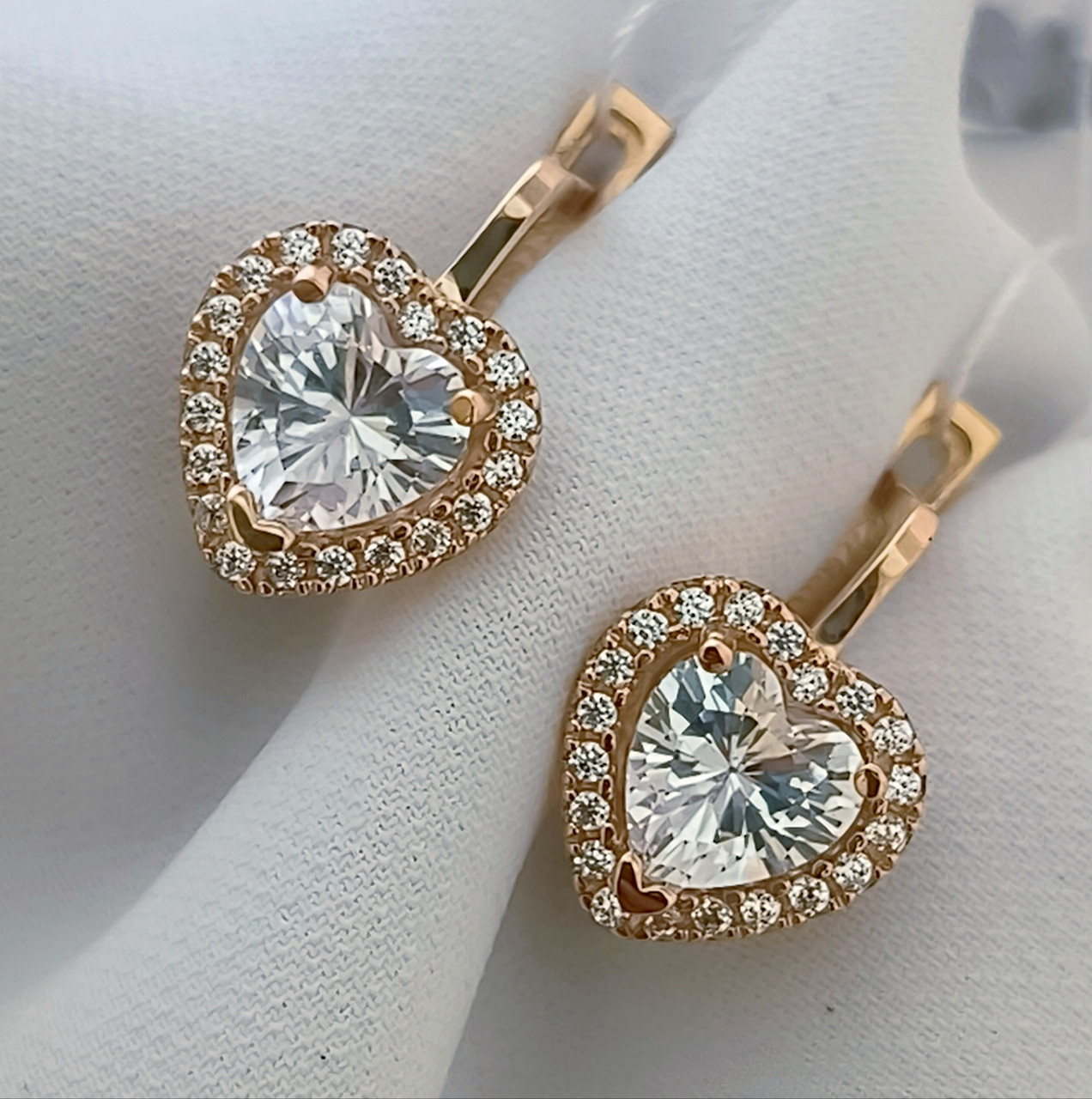 Золоті сережки у формі сердець 585 проби зі вставками цирконія