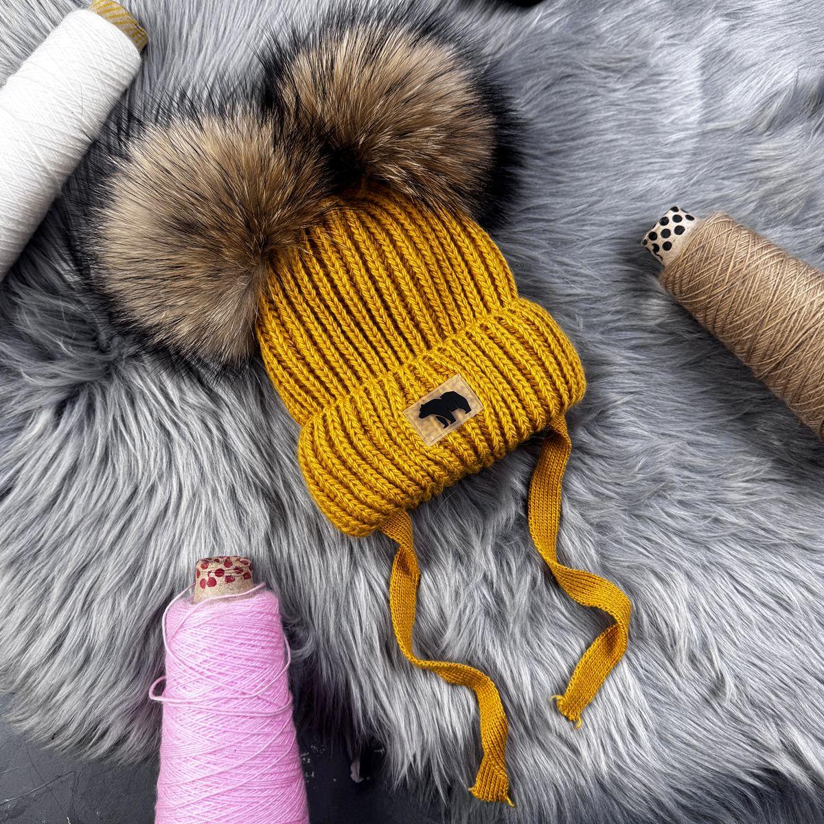 Зимова в'язана дитяча шапка гірчиця з натуральними бубонами "Kid" Bewarm