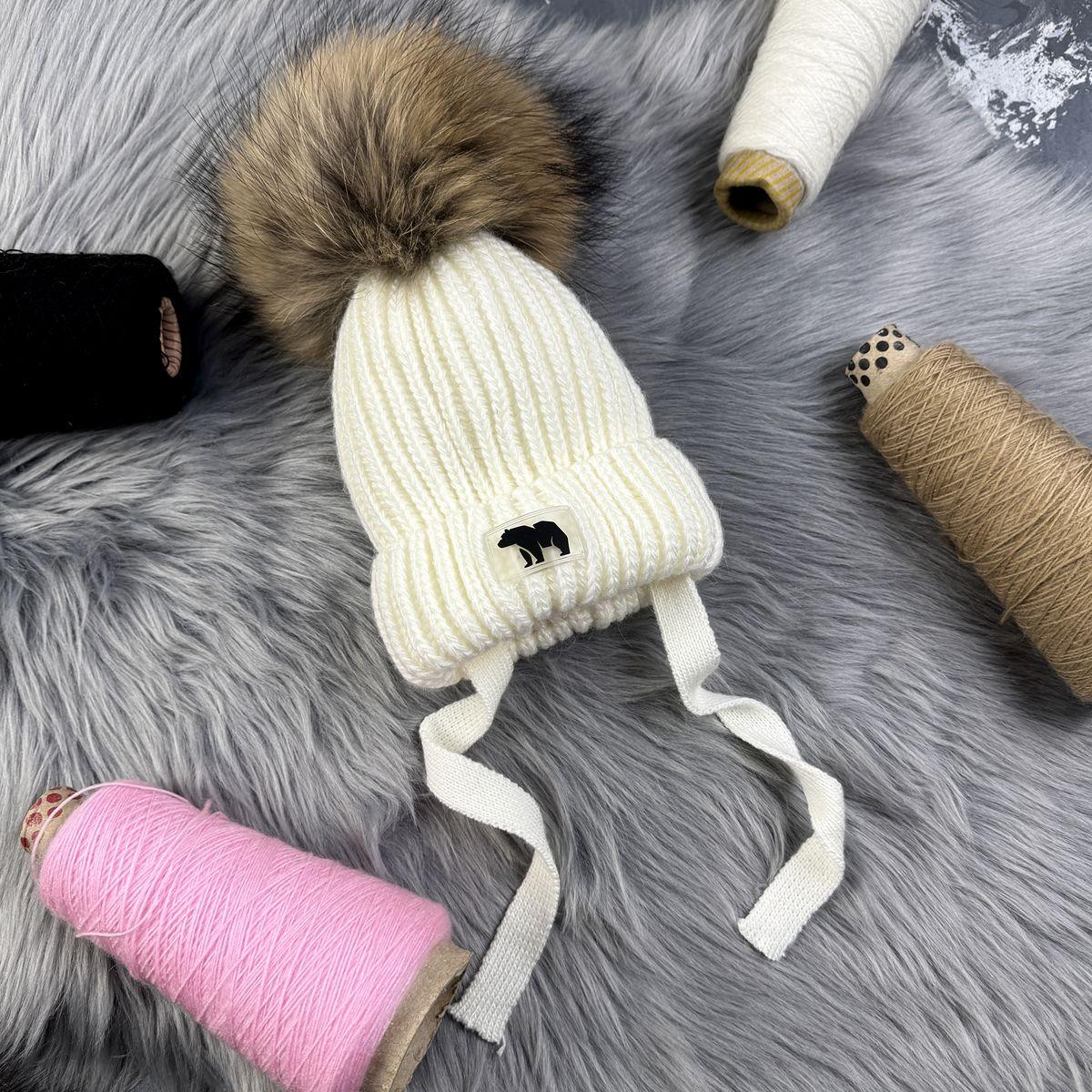 Зимова в'язана дитяча шапка молоко з натуральним бубоном "Kid" Bewarm