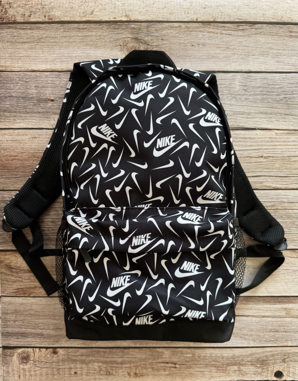 Чорний міський рюкзак Nike для школи і прогулянок рюкзак найк принт, фото 1