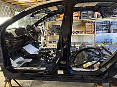 Міждверна стійка / боковина оставу ліва кузовна ліва Nissan Ariya (22-) G6033-5MPMA