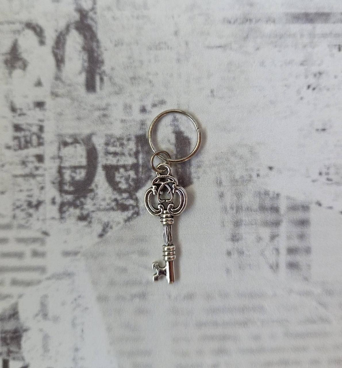 Пірсинг кільце з декором "Ключ №3" металева прикраса для афрокос аксесуари для зачісок дред, фото 1