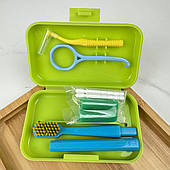 Дорожній набір для елайнерів в зручному пеналі (салатовий), 1шт