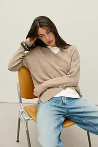 Светр жіночий V-виріз MKRM4297