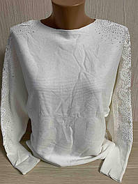 Гарний стильний жіночий светр джемпер з ажурним рукавом